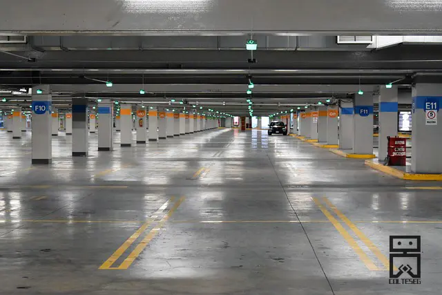 Sistema de control de acceso para parqueaderos